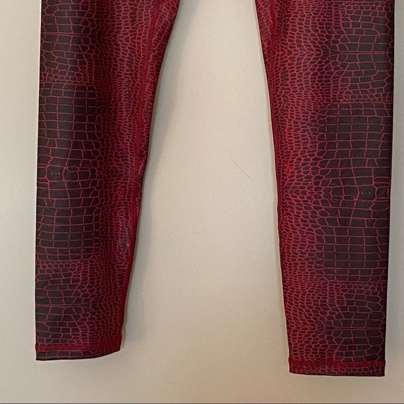 Alpha Prime Apparel Red Black Croc Nile Workout Leggings, Medium - Picture 5 of 13